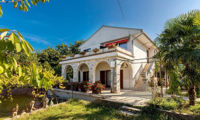 Tribulje Apartment | Awesome apartment in Malinska with WiFi