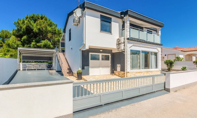 Vir Apartment | Awesome apartment in Vir with WiFi