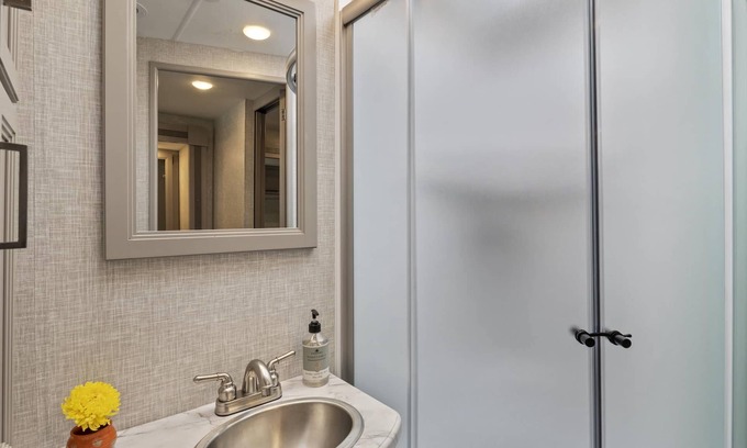 Erwin House | Awesome, brand new, 2022 RV (33ft) Dog Friendly Nature Retreat