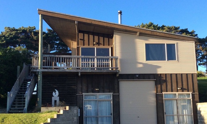 Castlepoint House | Awesome family beach house with ocean views.
