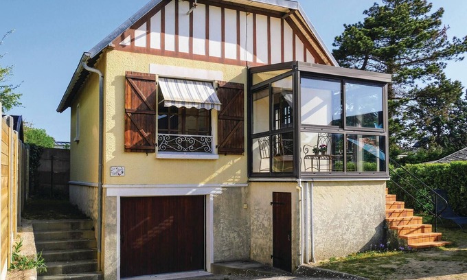 Hauteville-sur-Mer House | Awesome home in Hauteville-sur-Mer