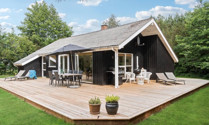 Oster Somarken House | Awesome home in Aakirkeby with WiFi