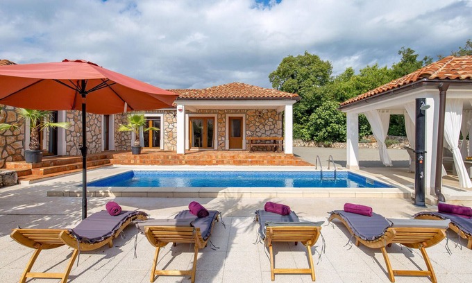 Sveti Vid Dobrinjski House | Awesome home in Gostinjac with kitchen