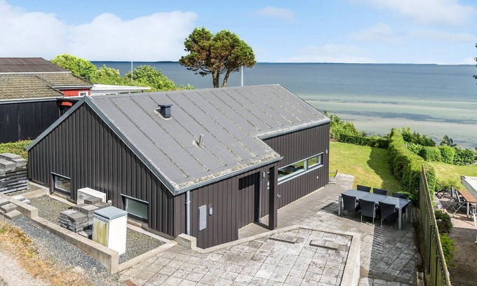 Hejlsminde Strand House | Awesome home in Hejls