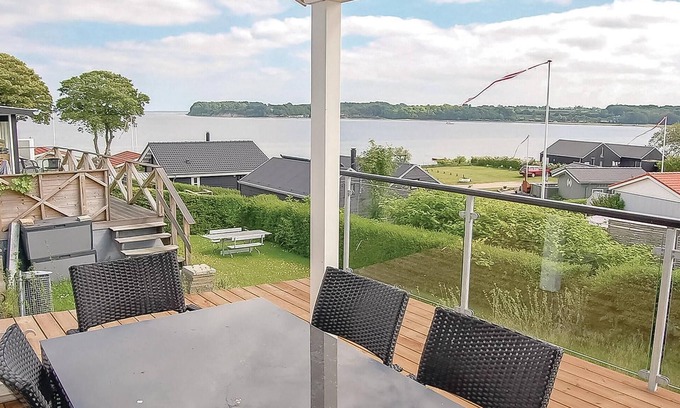 Hejlsminde Strand House | Awesome home in Hejls with kitchen