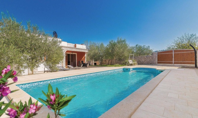 Jezera House | Awesome home in Jezera with WiFi