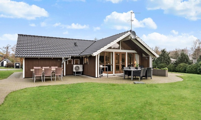 Sønder Nissum House | Awesome home in Ulfborg with kitchen
