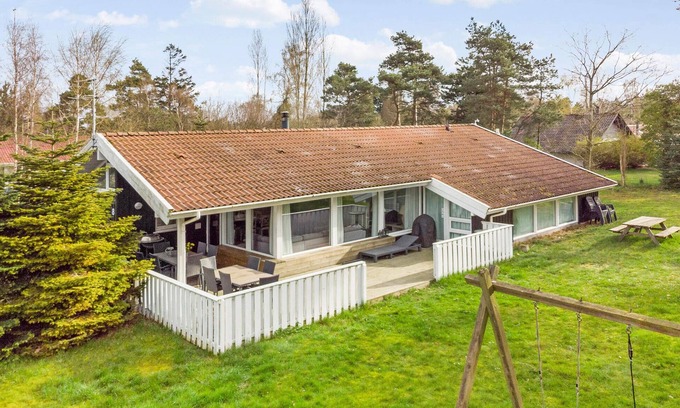 Bøtø By House | Awesome home in Væggerløse with sauna