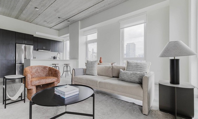 Old Town Apartment | Awesome Old Town 2BR Gym, W/D, Rooftop & A/C, by Blueground