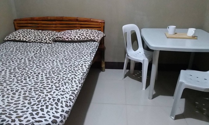 Manila Apartment | Awesome room 10 min walk to beach one bus ride 1 hr. Manila to Sapang, Termate