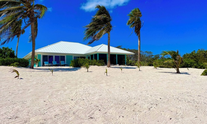 Little Cayman House | Awesome Sea Views! Secluded Beach