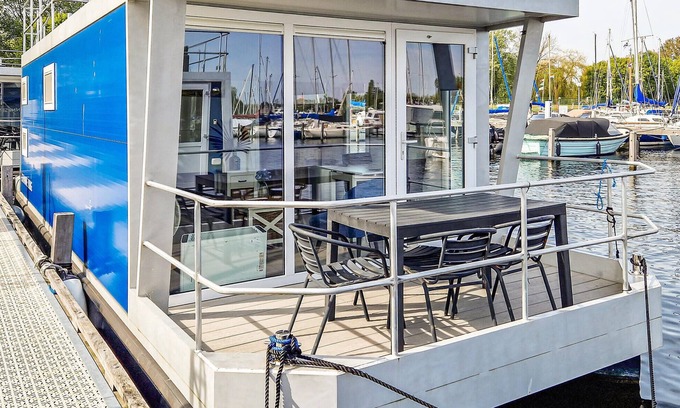 Naarderbos Boat Rental | Awesome ship in Naarden with WiFi
