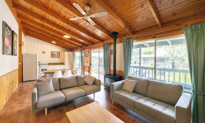 Halls Gap House | Awonga Cottages - Protea 2Br