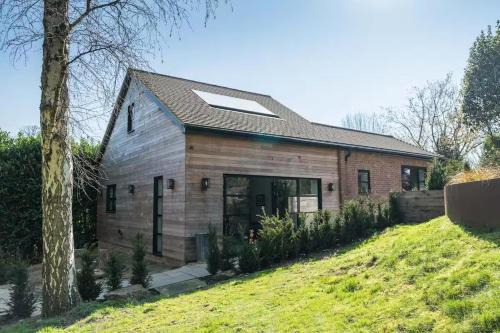 Aylesford House | Aylesford-House-Sleeps 2 & 1 infant-Parking-Garden