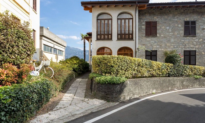 Cadenabbia Apartment | Azalea 2 Pax, Lovely 1 Br Apartment By Halldis