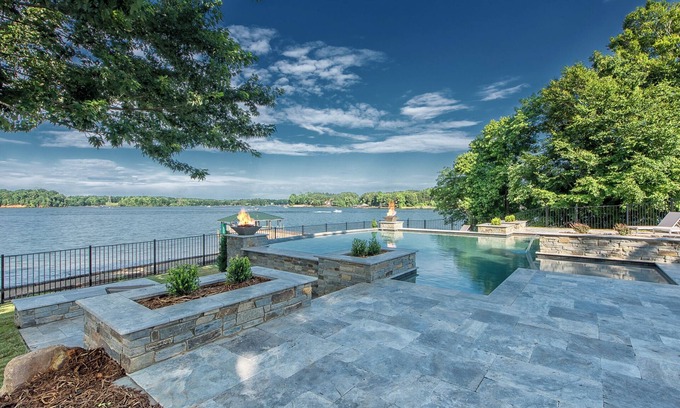 Lake Norman of Catawba Cabin | Azalea Retreat by AvantStay | Sleeps 34 & Pool