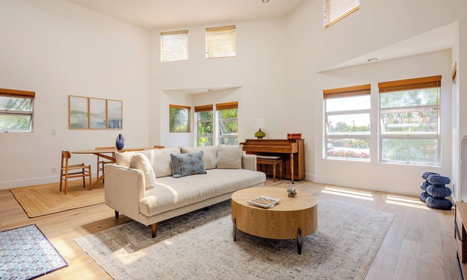 Venice Apartment | Azul Loft 5min walk to beach with parking