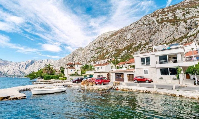Dobrota Villa | AZURE HIDEAWAY VILLA
