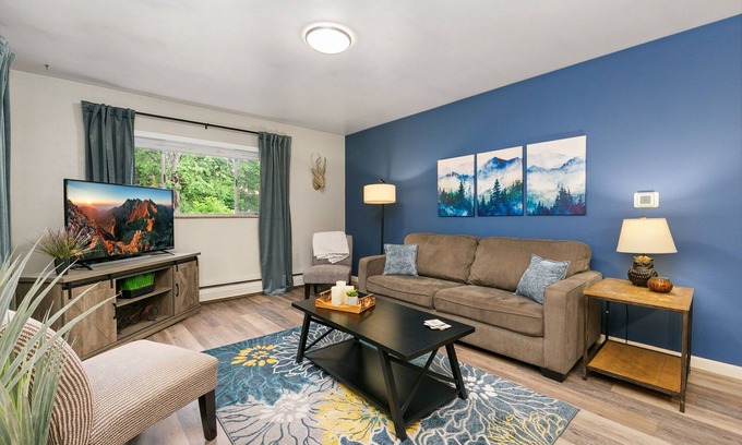 Old Town Condo | Azure Suite | Walkable Old Town Condo w/Park View