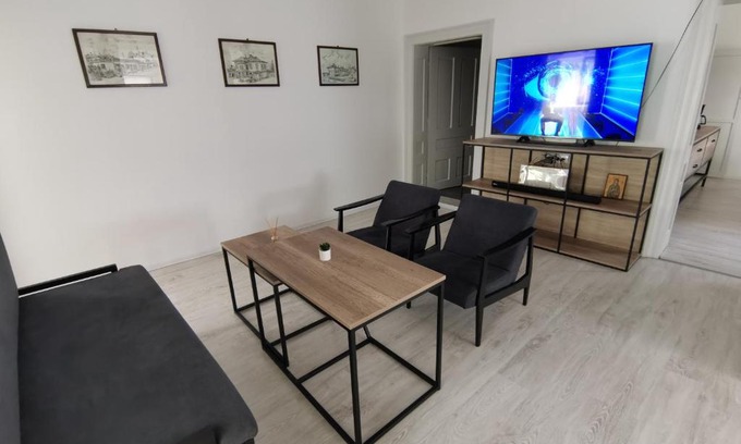 City Center Apartment | Azzuro