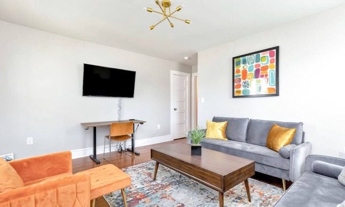 Mosby Apartment | B - 2305 North Avenue Apt B, Orange Crush
