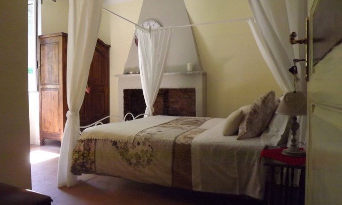 Tresana Bed & Breakfast | B&B between Cinque Terre and the Apennines - Brina Room