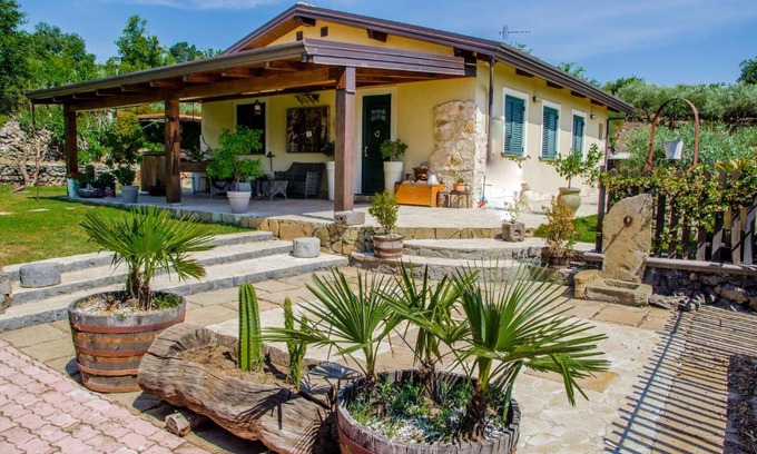 Piedimonte Etneo Villa | B&B Etna Ranch