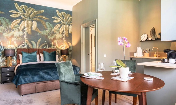 Paisley Apartment | B HOME STAY- Bliss Studio for 2 Nr Glasgow Airport