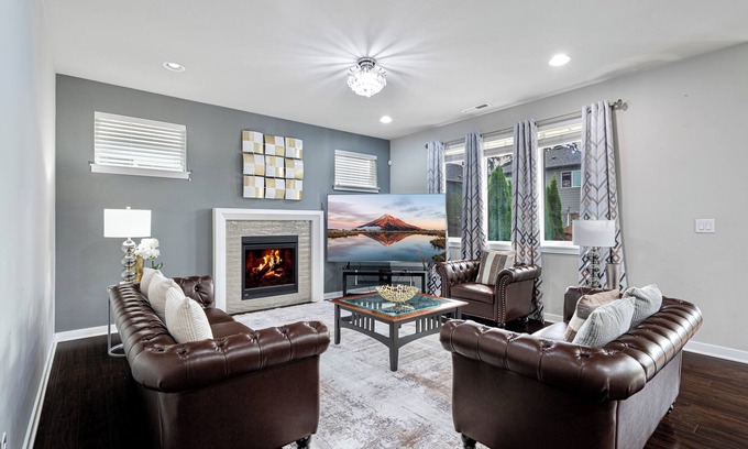 North Creek House | B16: Henna Villa: Corner lot, fenced, main w BR bath