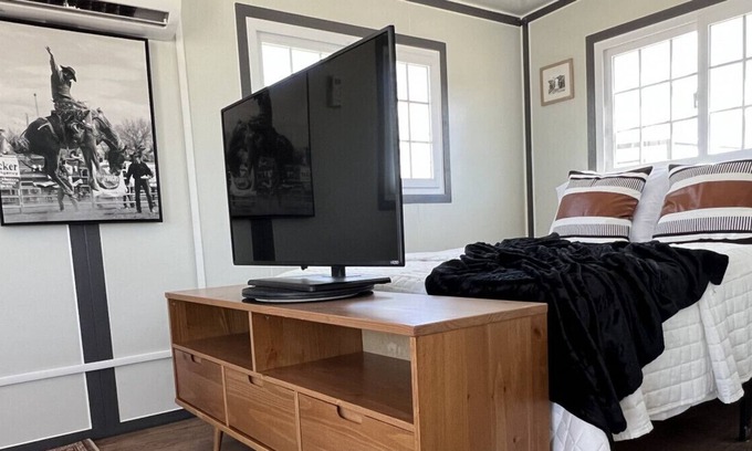 Monahans House | B2: Roomy BoxHouse Away from Home, Monahans, TX