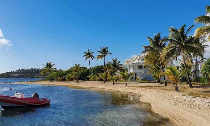 Nettle Bay Apartment | Bamboo on the beach