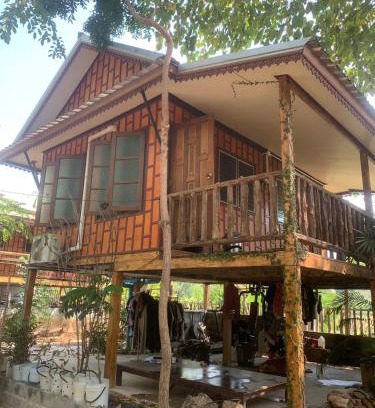 Sukhothai House | Baan Thiw Thung near the bus station Free pick-up