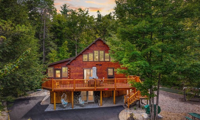 Conway Apartment | Babbling Brook | Modern Cabin with Pond Access