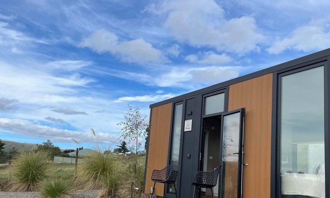 Waikaia House | Bacardi Heights Waikaia by Tiny Away