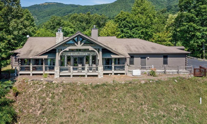 Waynesville House | BACK OPEN! Spacious single level 5-bedroom home ~ Surrounded with views