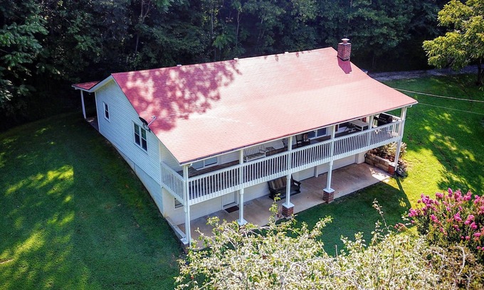 Baxter House | Back Your Boat Into Center Hill Lake From Our Home! Swim, Fish, Hunt, Relax!