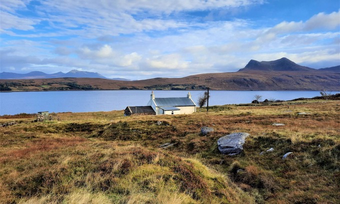 Drumchork Cottage | Badluarach Sea View - a cottage that sleeps 5 guests in 3 bedrooms