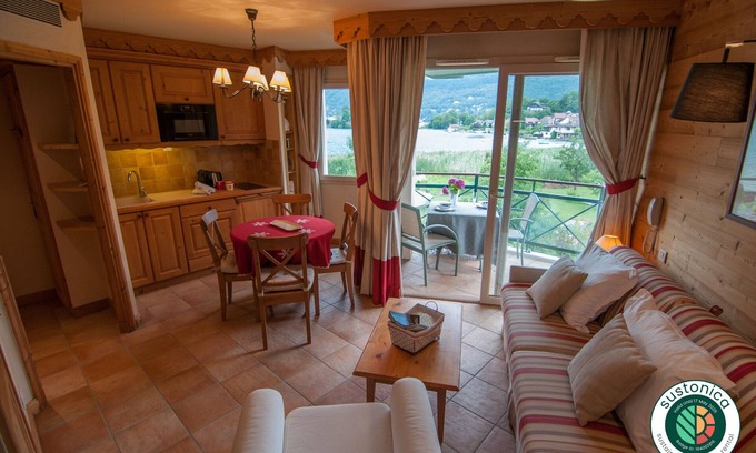 Duingt Apartment | BAIE DES VOILES - #208 DUPLEX vue lac et Chateau.
