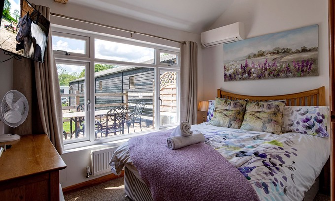 Tea Green Bed & Breakfast | Baileys Farm - ROOM 3 ( Double + Sofa Bed )