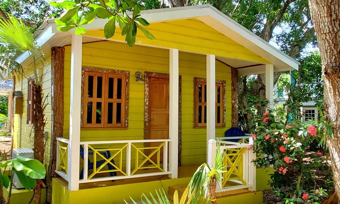West End Cottage | Bak A Yaad Eye Catching Cottage