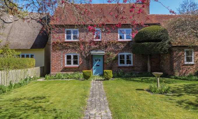 Princes Risborough Cottage | BAKEHOUSE FARM, pet friendly, with open fire in Bledlow