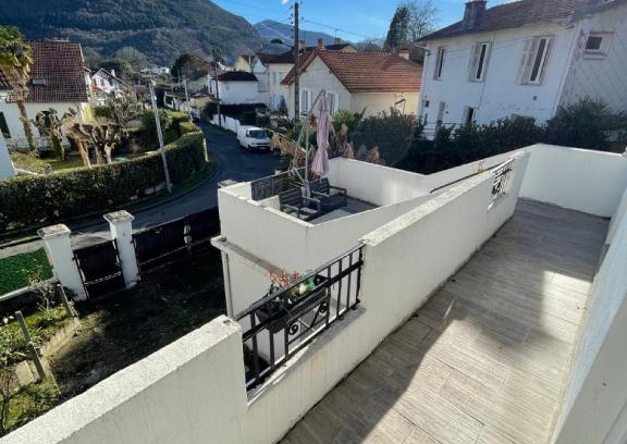 Lourdes Apartment | Balcon St Raymond maison 100m2 centre Lourdes