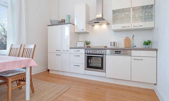 Eutin Apartment | Balcony apartment with communal garden in the Villa Eck in Eutin