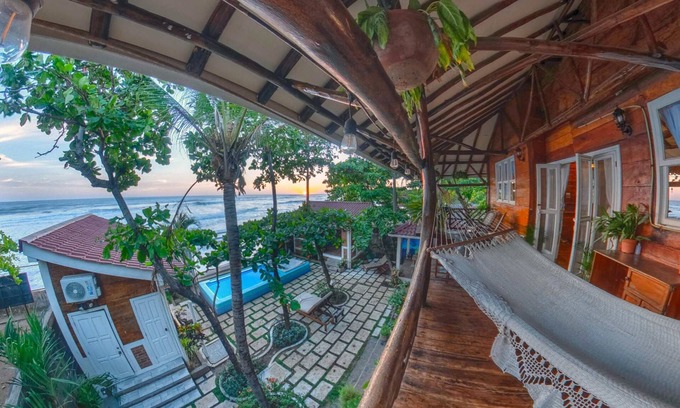 Pochomil House | Balcony Bedroom Suite w Romantic Sunsets - AC - Pool
