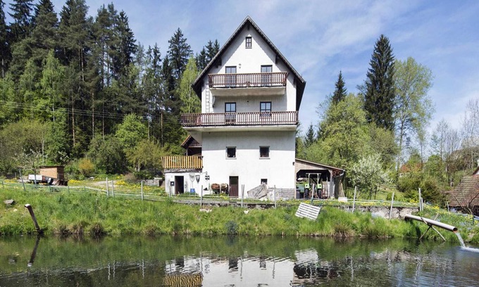 Schoensee Apartment | Balcony Bliss in Bavaria