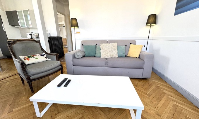 Musicians Quarter Apartment | Balcony Excelsior 1 - Grimaldi/Promenade des Anglais
