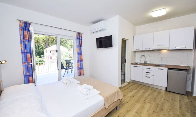 Cove Tri Zala (Zrnovo) Apartment | Balota - Moreška by Interhome