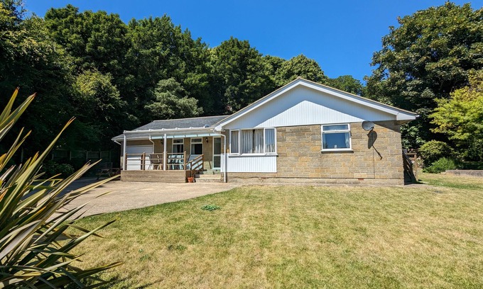 Ventnor Cottage | Baltija - a bungalow that sleeps 6 guests in 4 bedrooms