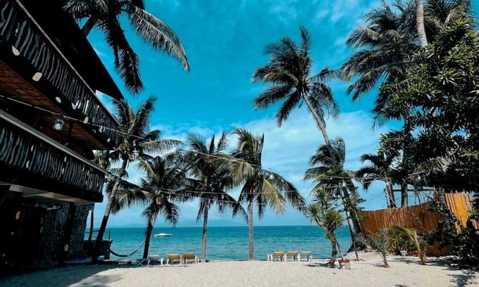Abra de Ilog Bed & Breakfast | Bamboo House Beach Lodge & Restaurant