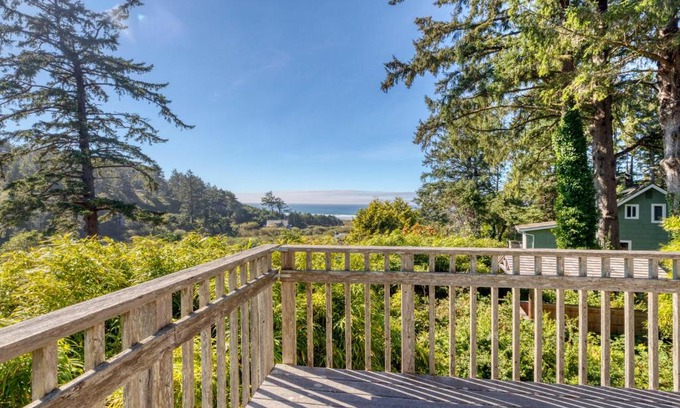 Neahkahnie Beach House | Bamboo House - Meredith Lodging